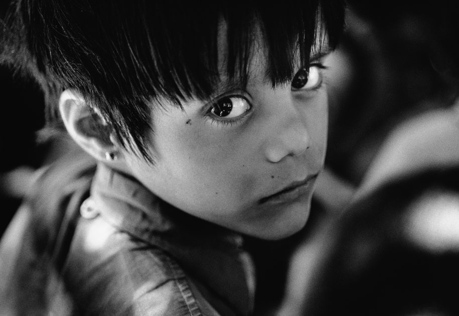 07_boy.jaisalmer.portrait.black and white.india.jpg